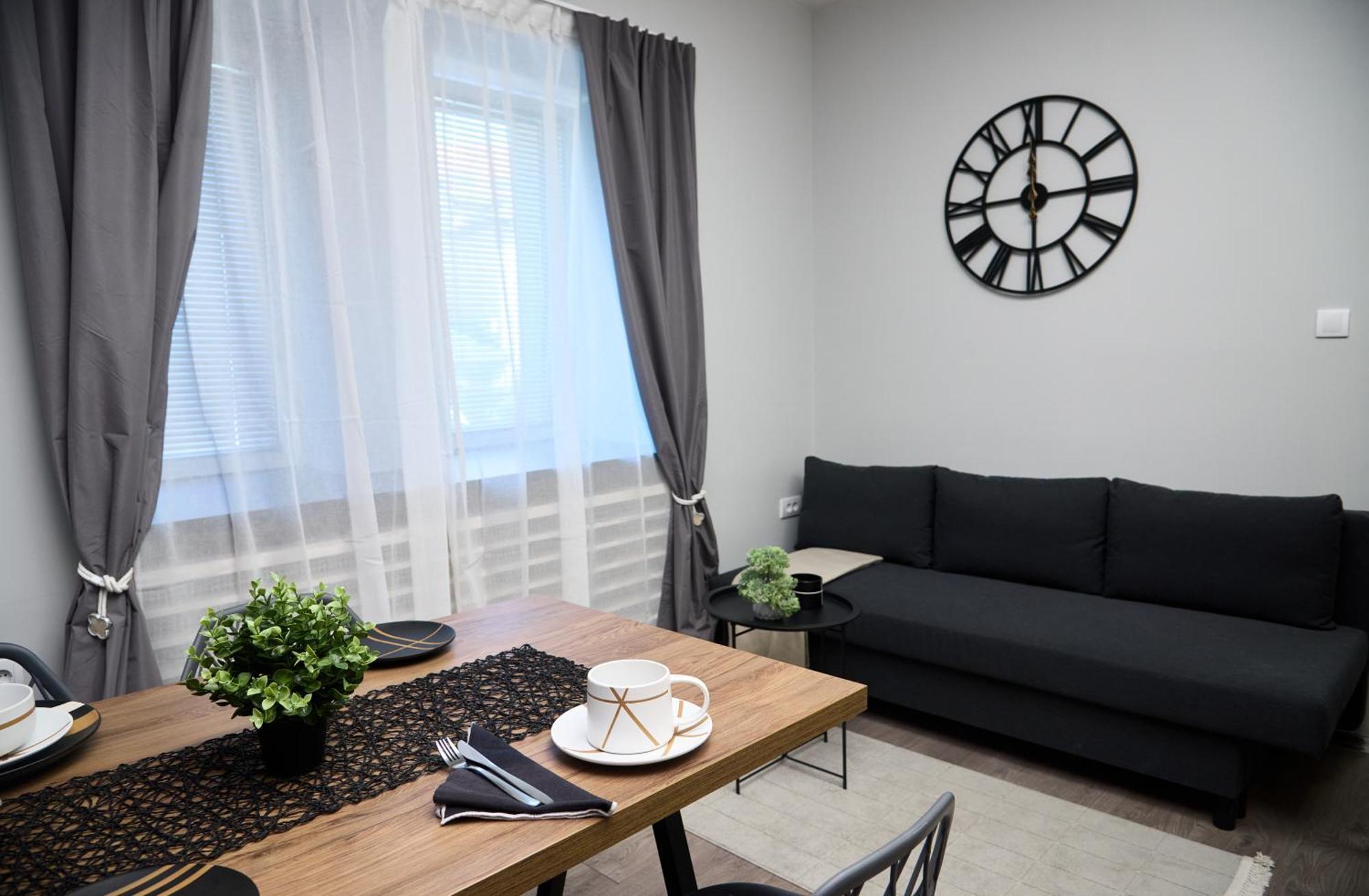 Brent Collection - Apartments In City Center Újvidék Kültér fotó