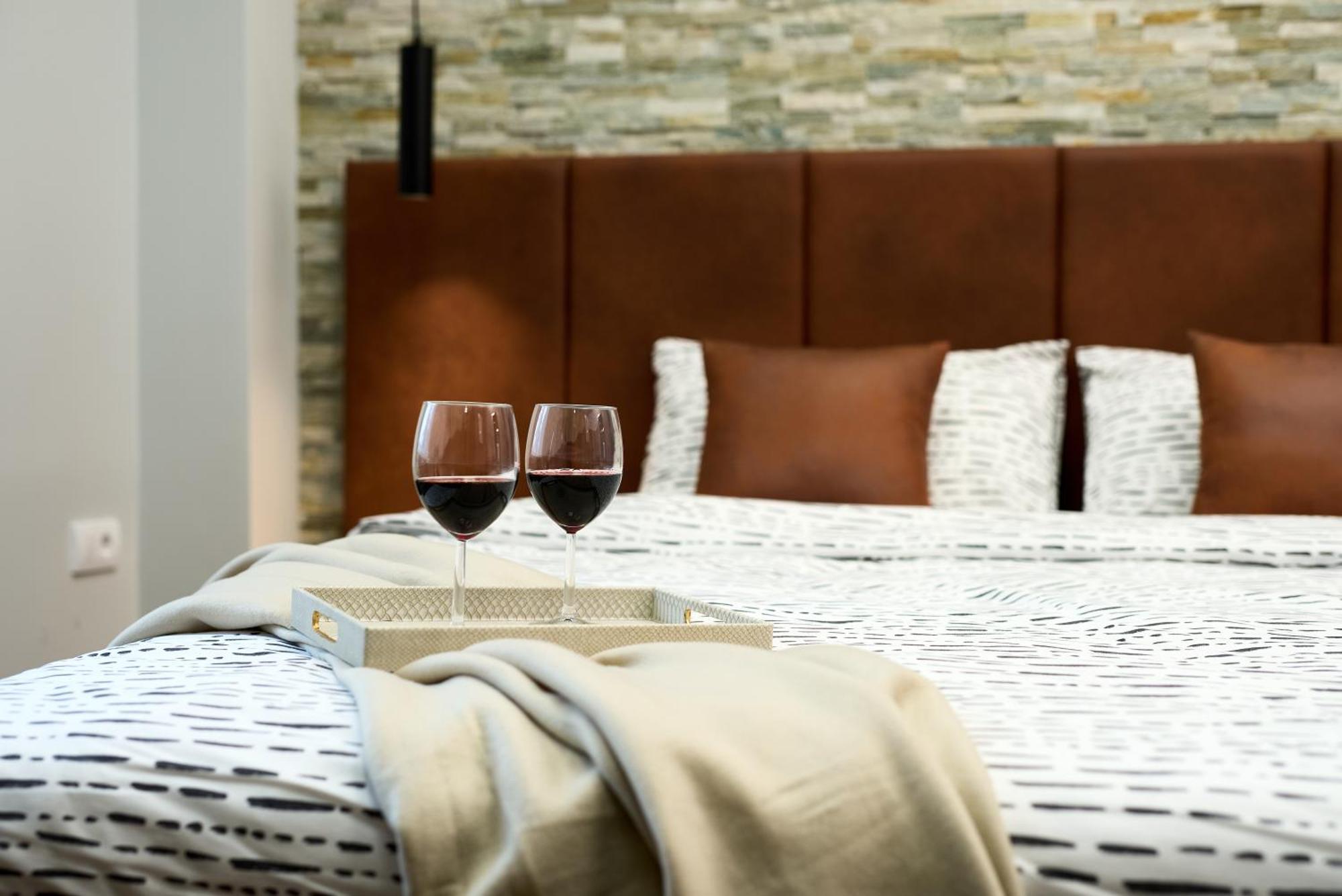 Brent Collection - Apartments In City Center Újvidék Kültér fotó